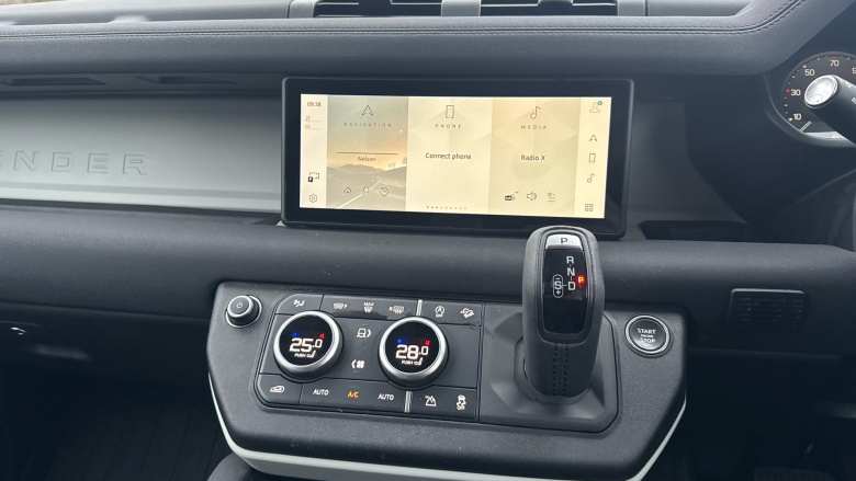 Land Rover Defender 90 Diesel 3.0 D250 Hard Top SE Auto